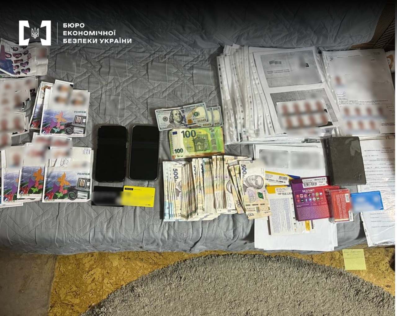 На Буковині БЕБ викрило підпільне виготовлення документів міжнародного зразка