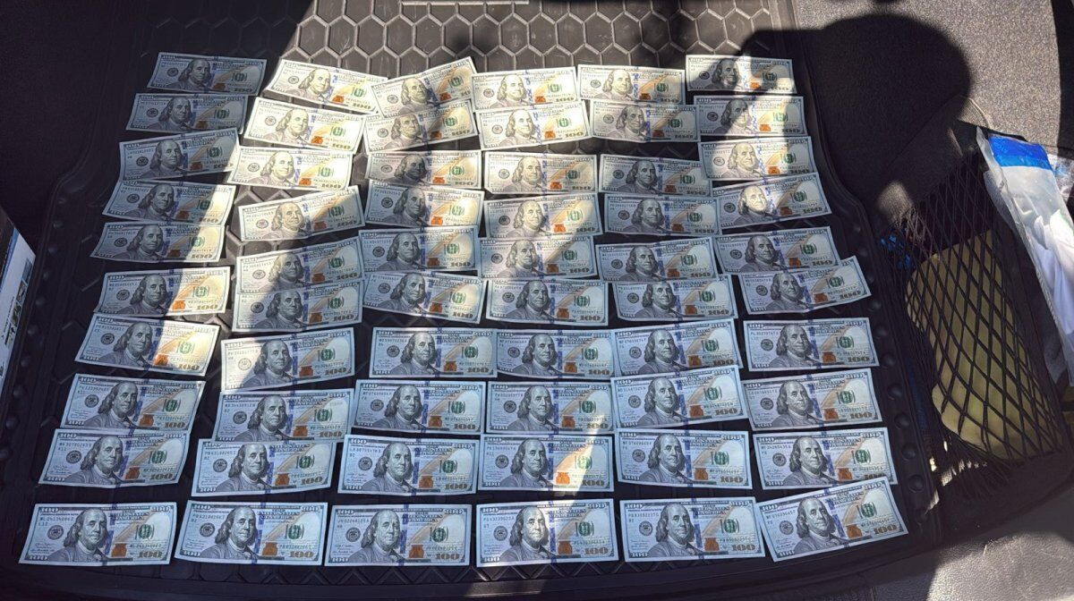 На Закарпатье задержан переправщик, предлагавший пограничнику 12 тысяч долларов взятки