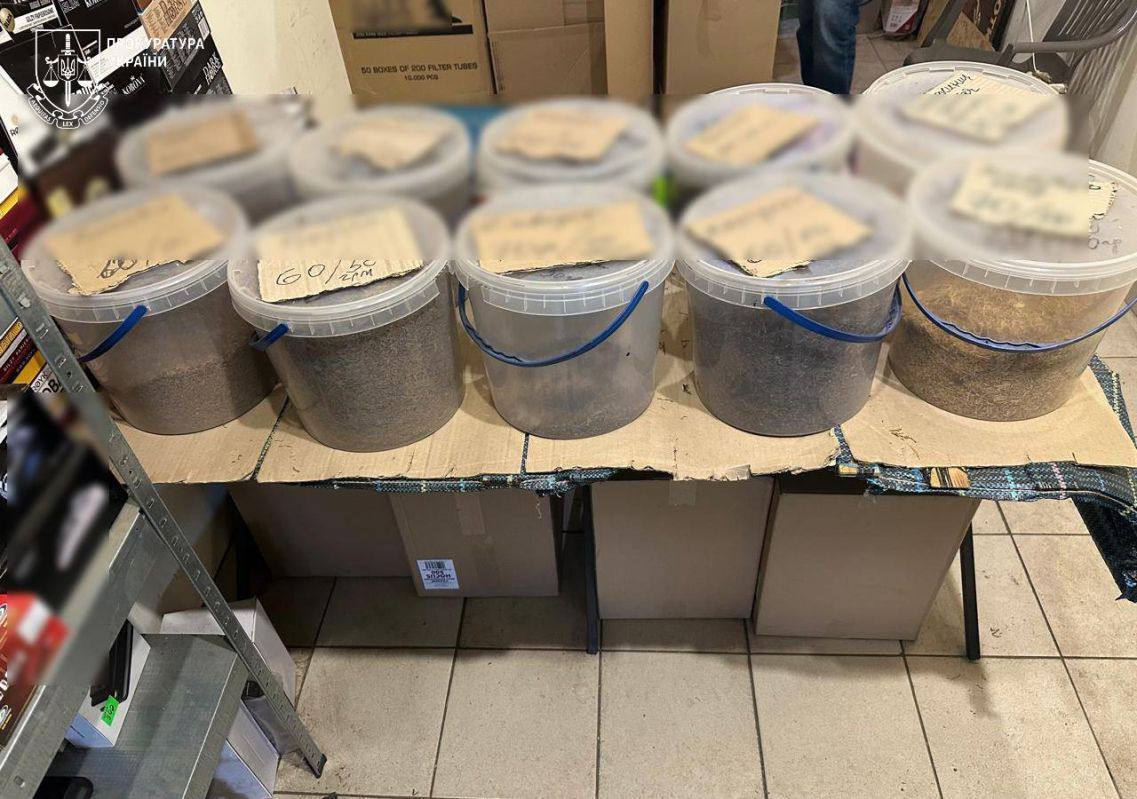Более 8 тонн сырья: в Одесской области ликвидировали табачную ''ферму''