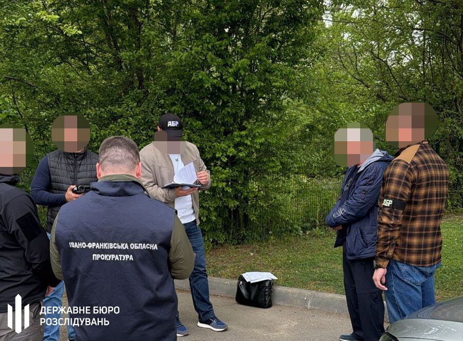 В Ивано-Франковской области адвокат зарабатывал на фейковых ''связях'' в прокуратуре - ДБР (видео)