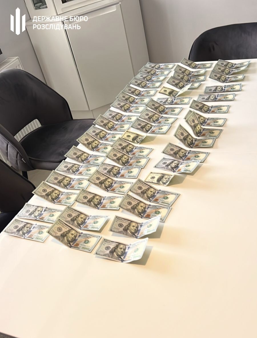 На Прикарпатті посадовець правоохоронного органу вимагав $5 тисяч за ''вирішення питань'' із ТЦК (відео)