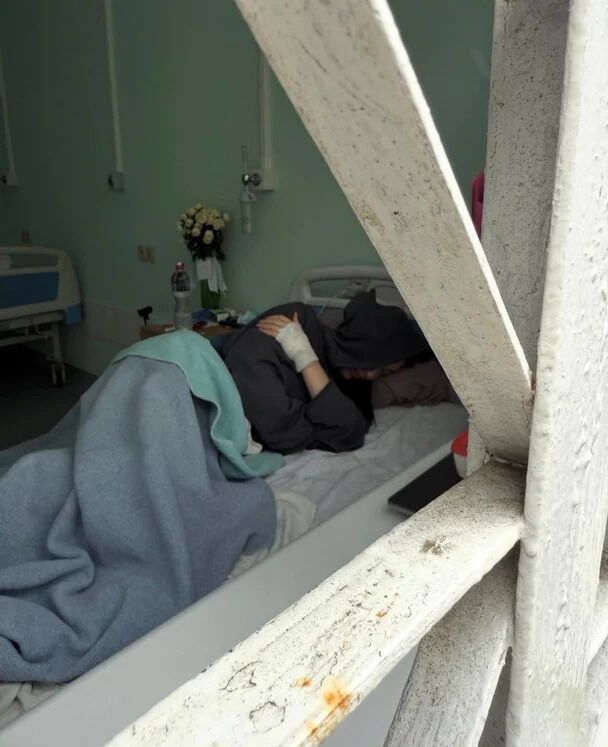 После укуса клеща звезду Холостяка срочно доставили в больницу