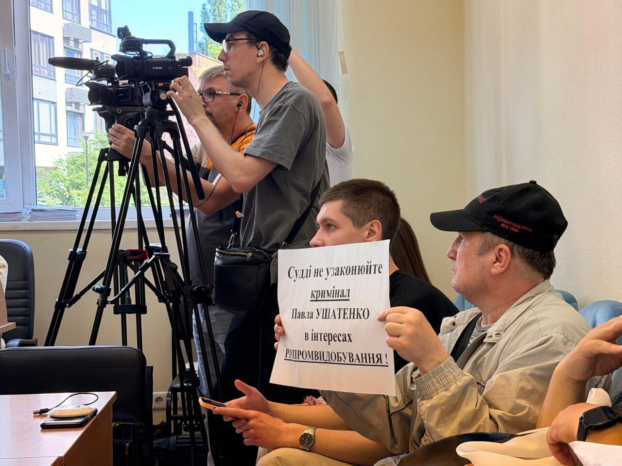  Апеляційний суд оголосив місячну перерву у справі про спецдозвіл за 30 тисяч, на який претендують люди Шапрана