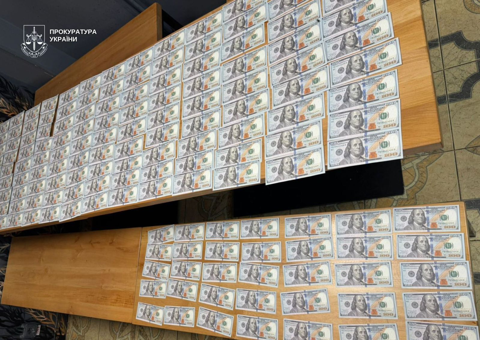 В Киеве задержала женщина, продававшая фиктивное бронирование от мобилизации за 18 тысяч долларов