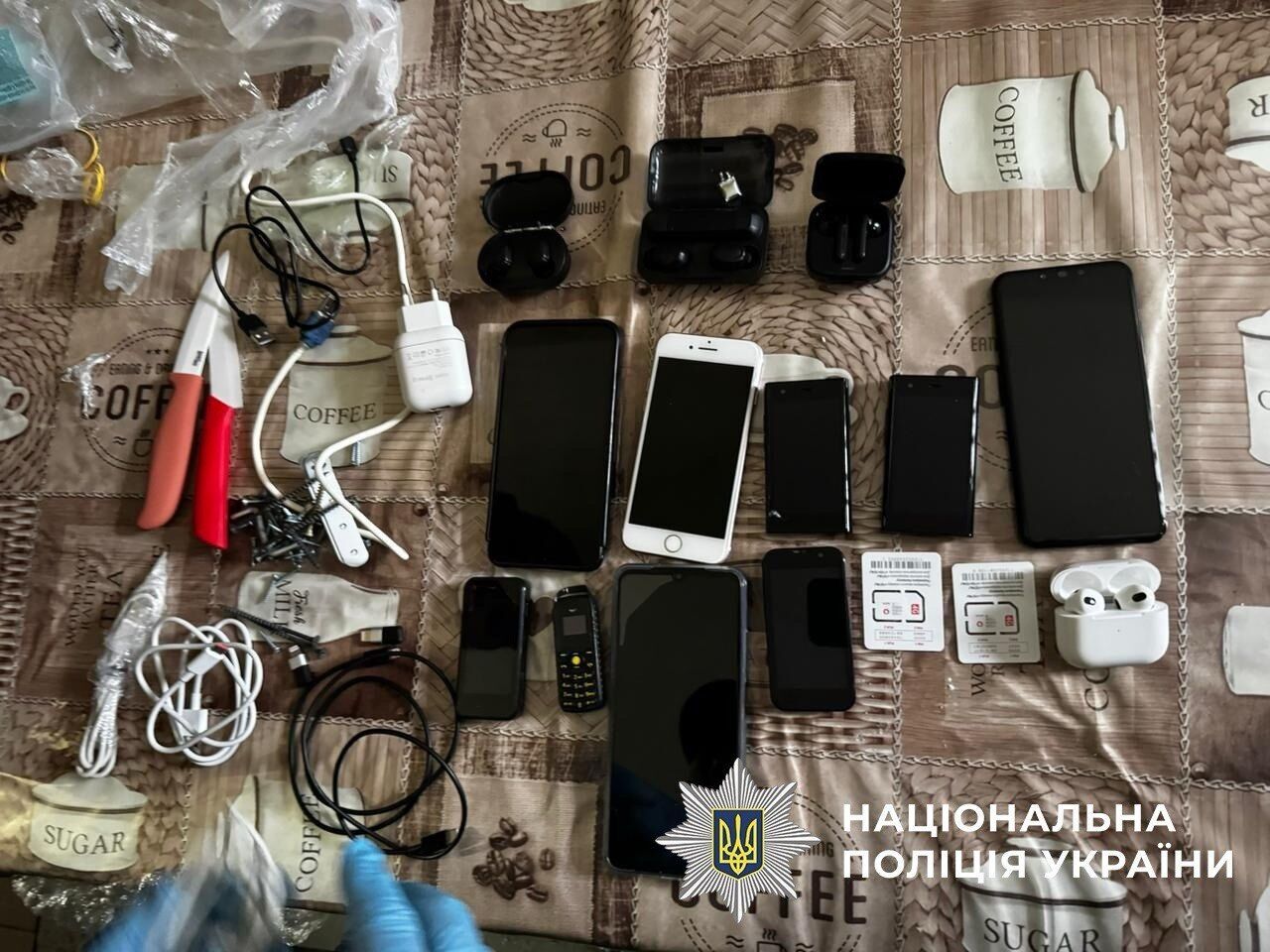 ''Сходки'', побори з ув’язнених та наркотрафік у Хмельницькому СІЗО: Нацполіція ліквідувала злочинну вертикаль під контролем ''ворів в законі''