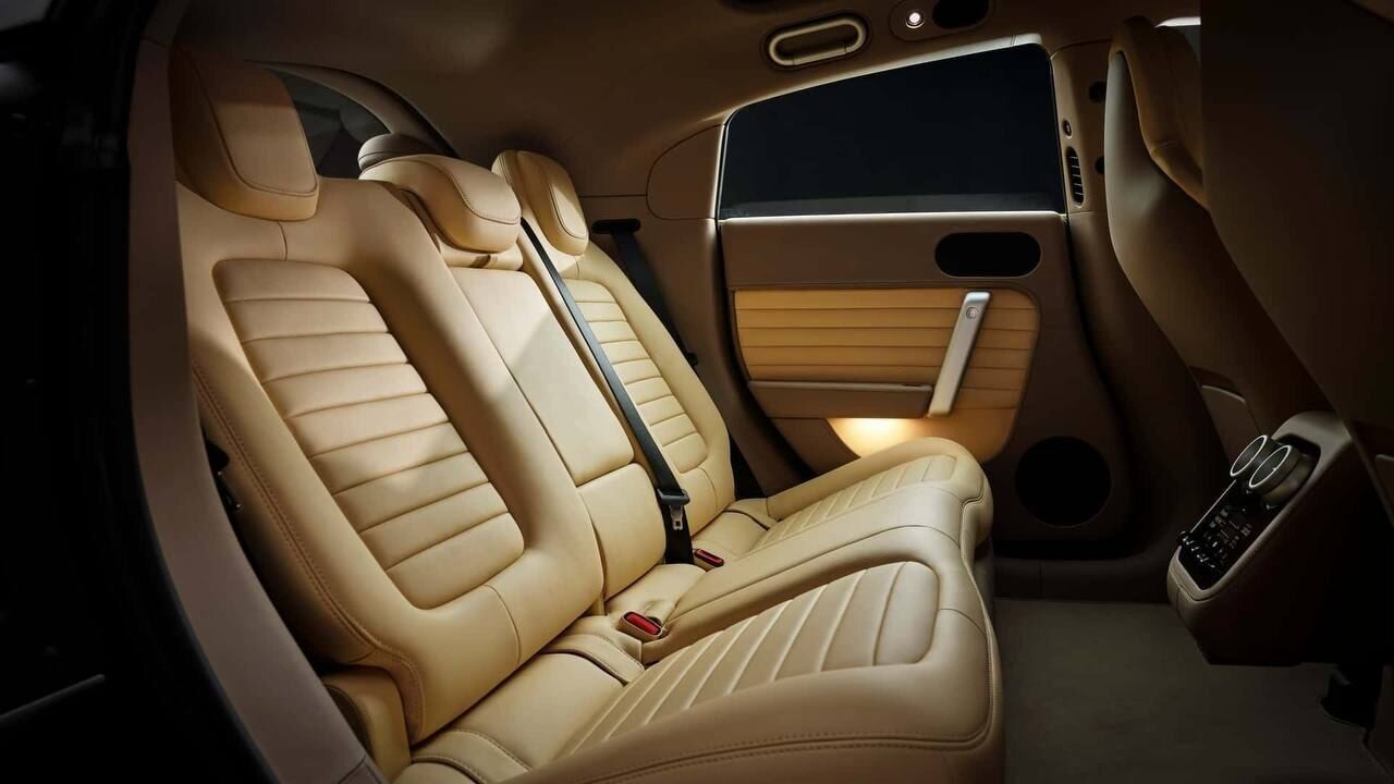 Ferrari представила Luce - перший повністю електричний автомобіль бренду
