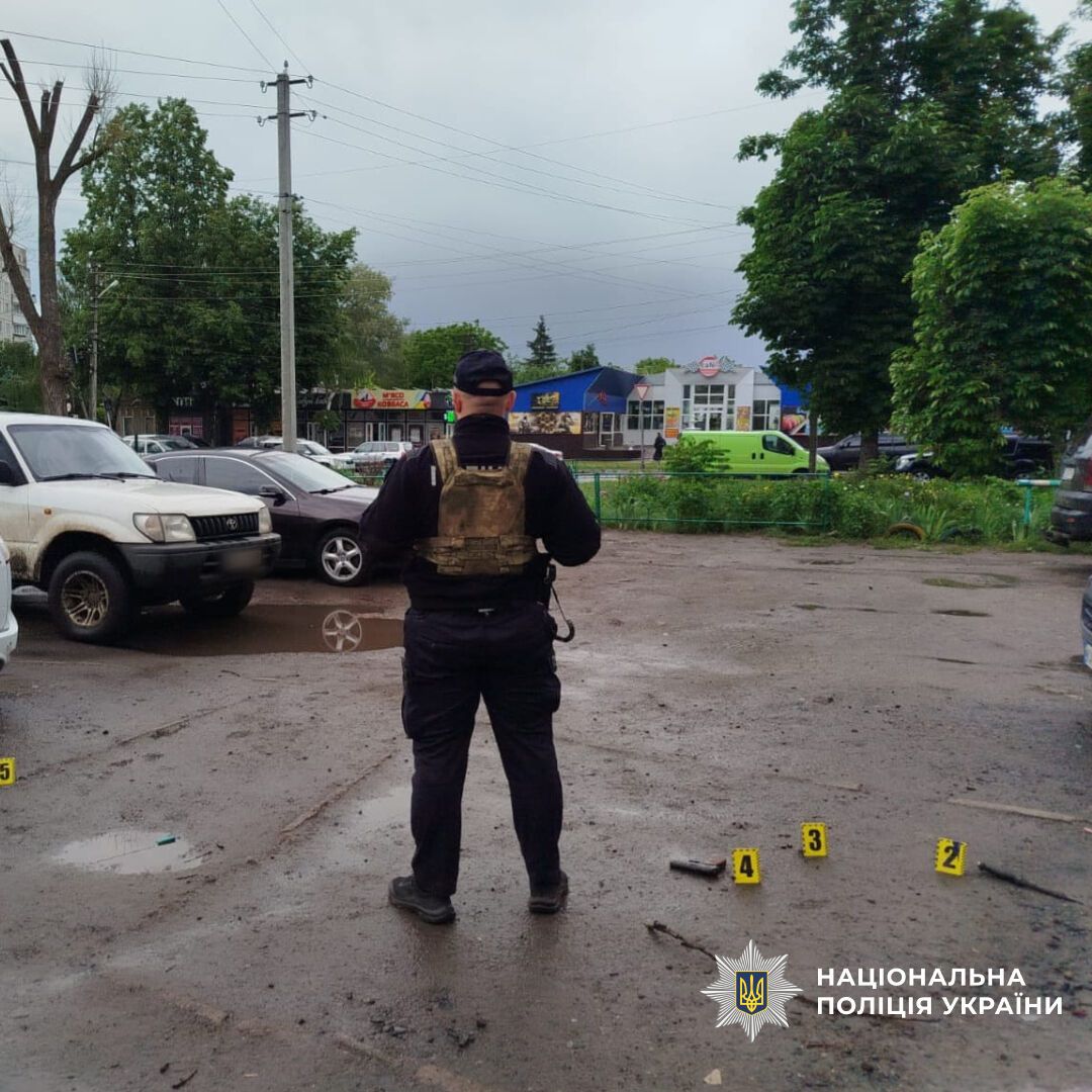 В Чугуеве мужчина напал на пенсионерку и полицейских: его задержали
