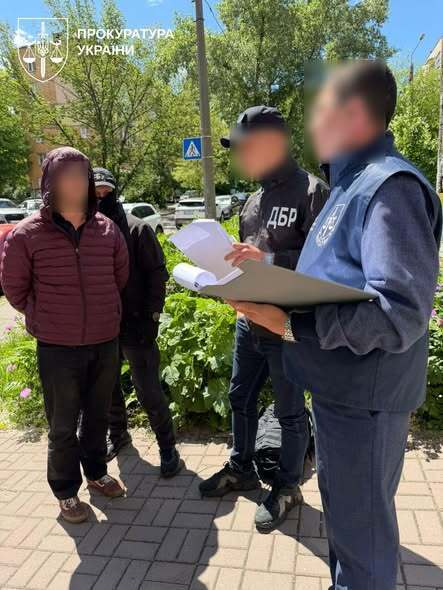 Работников БЭБ поймали на взятках: один требовал $15 тысяч, другой – ''вознаграждение'' за лицензию