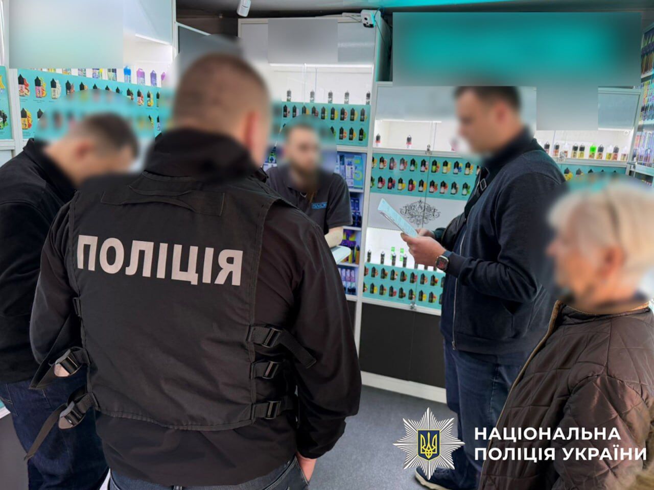 В Киеве накрыли масштабную схему продажи контрафактных вейпов: изъят товар на 12 млн грн