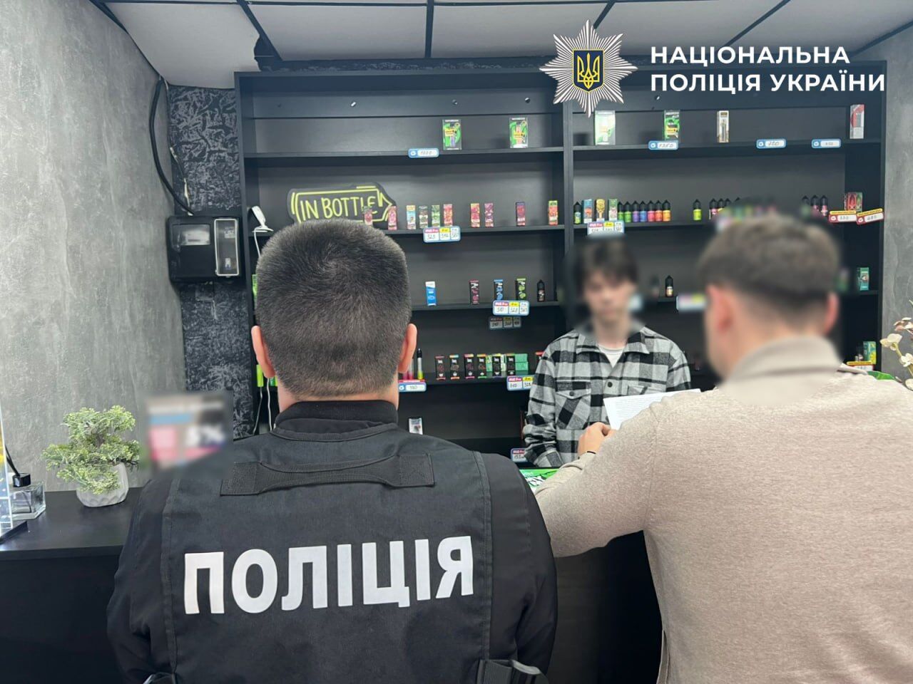 В Киеве накрыли масштабную схему продажи контрафактных вейпов: изъят товар на 12 млн грн