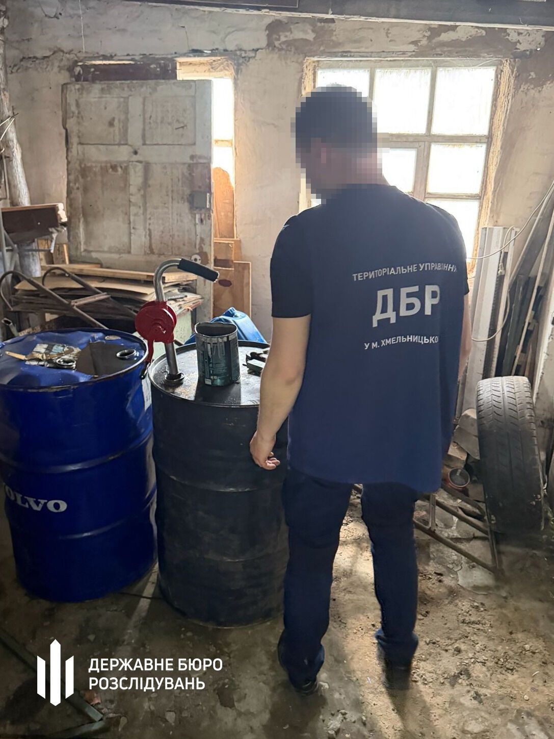 ДБР викрило схему продажу пального у військовій частині на Хмельниччині (відео)