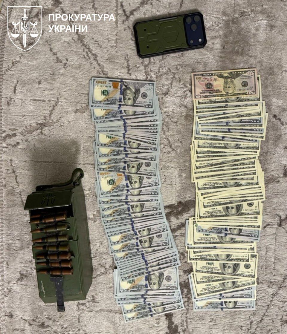 На Буковине разоблачили схему незаконной переправки мужчин за границу: среди фигурантов депутат и полицейский