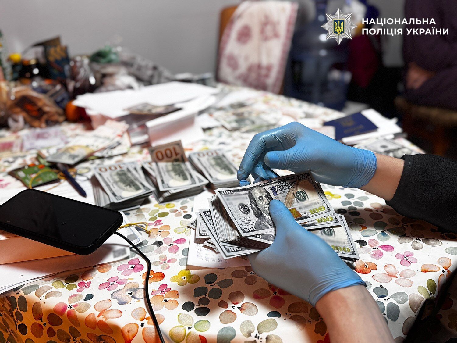 В Киеве разоблачили масштабную схему легализации иностранцев через фиктивные фирмы
