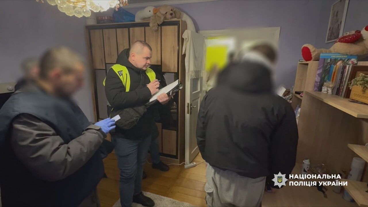 Кібершахрайство на 900 тисяч: на Івано-Франківщині викрили злочинну групу