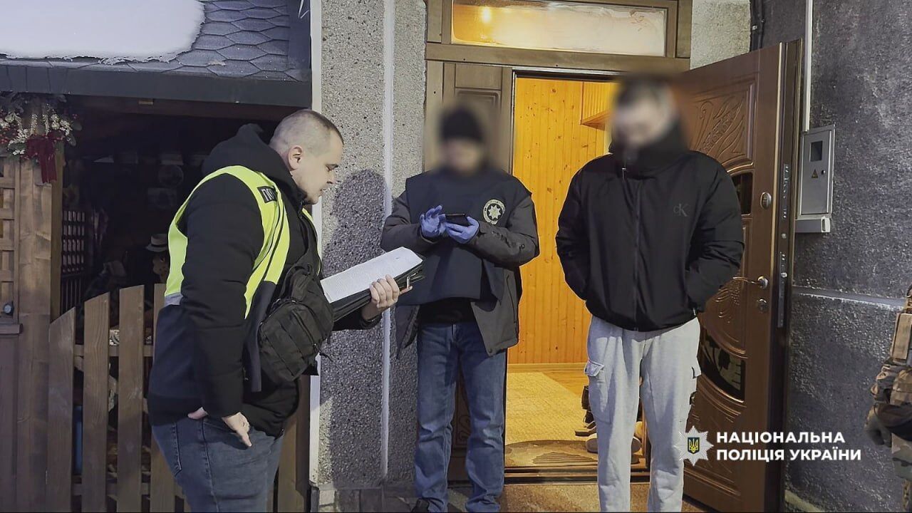 Кібершахрайство на 900 тисяч: на Івано-Франківщині викрили злочинну групу