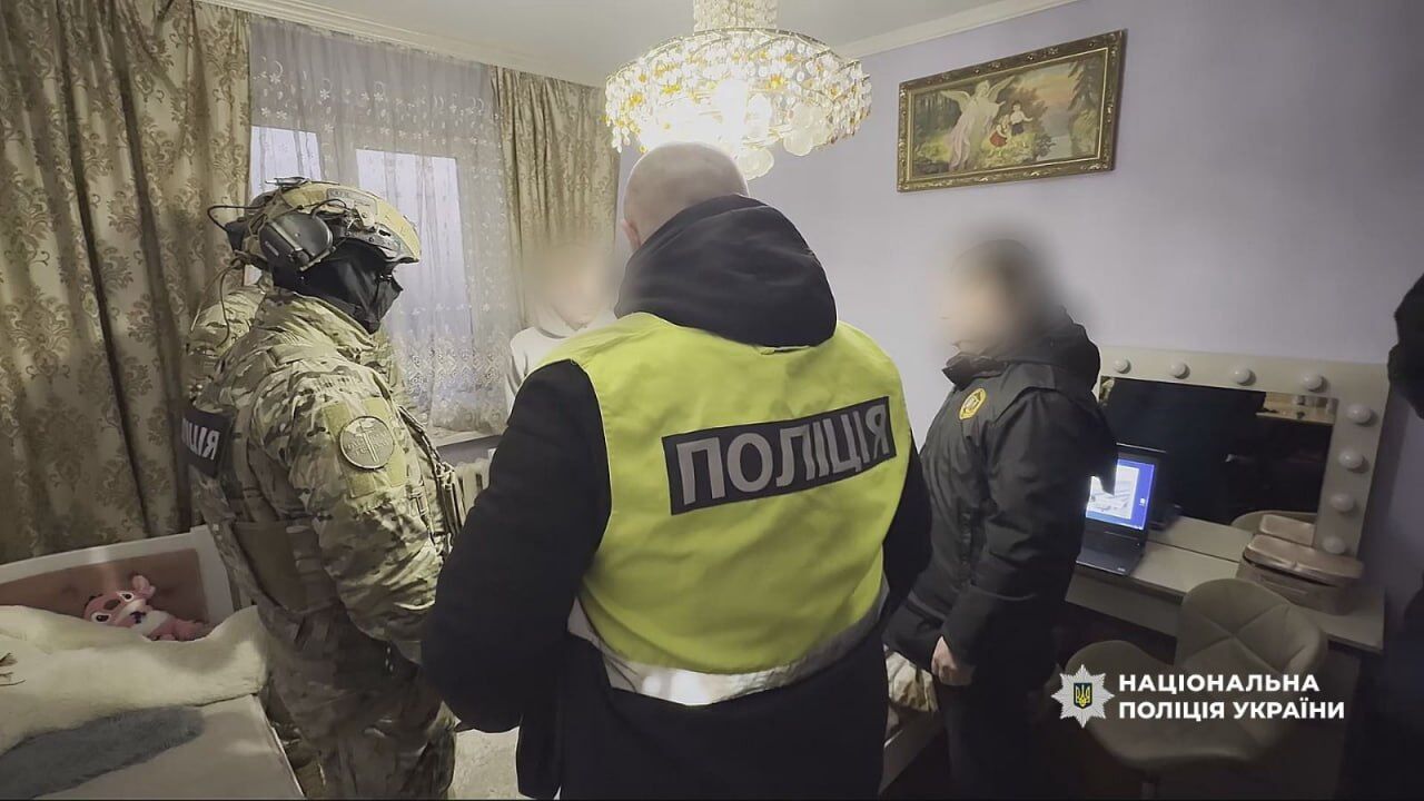 Кібершахрайство на 900 тисяч: на Івано-Франківщині викрили злочинну групу