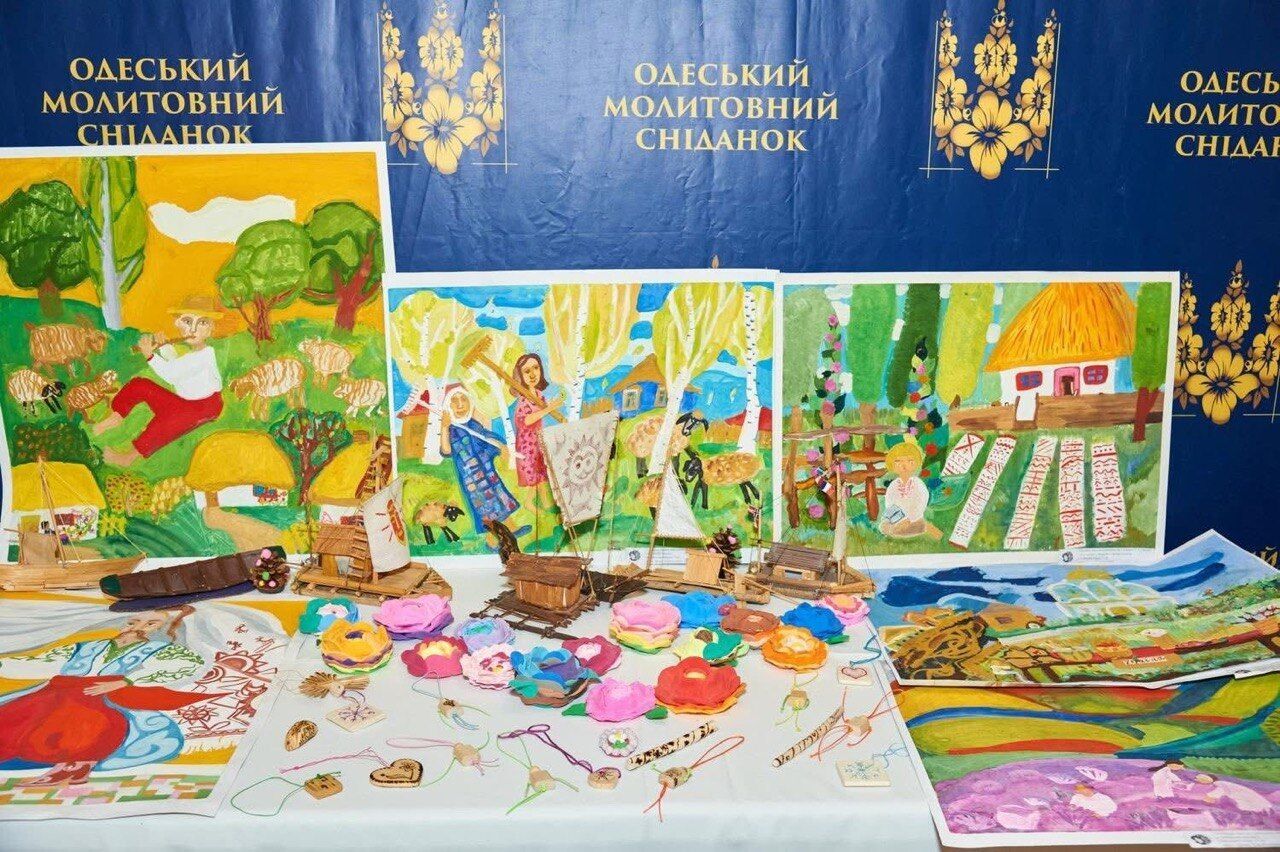 Американські сенатори, капелани та ветерани зібралися на Молитовний сніданок в Одесі