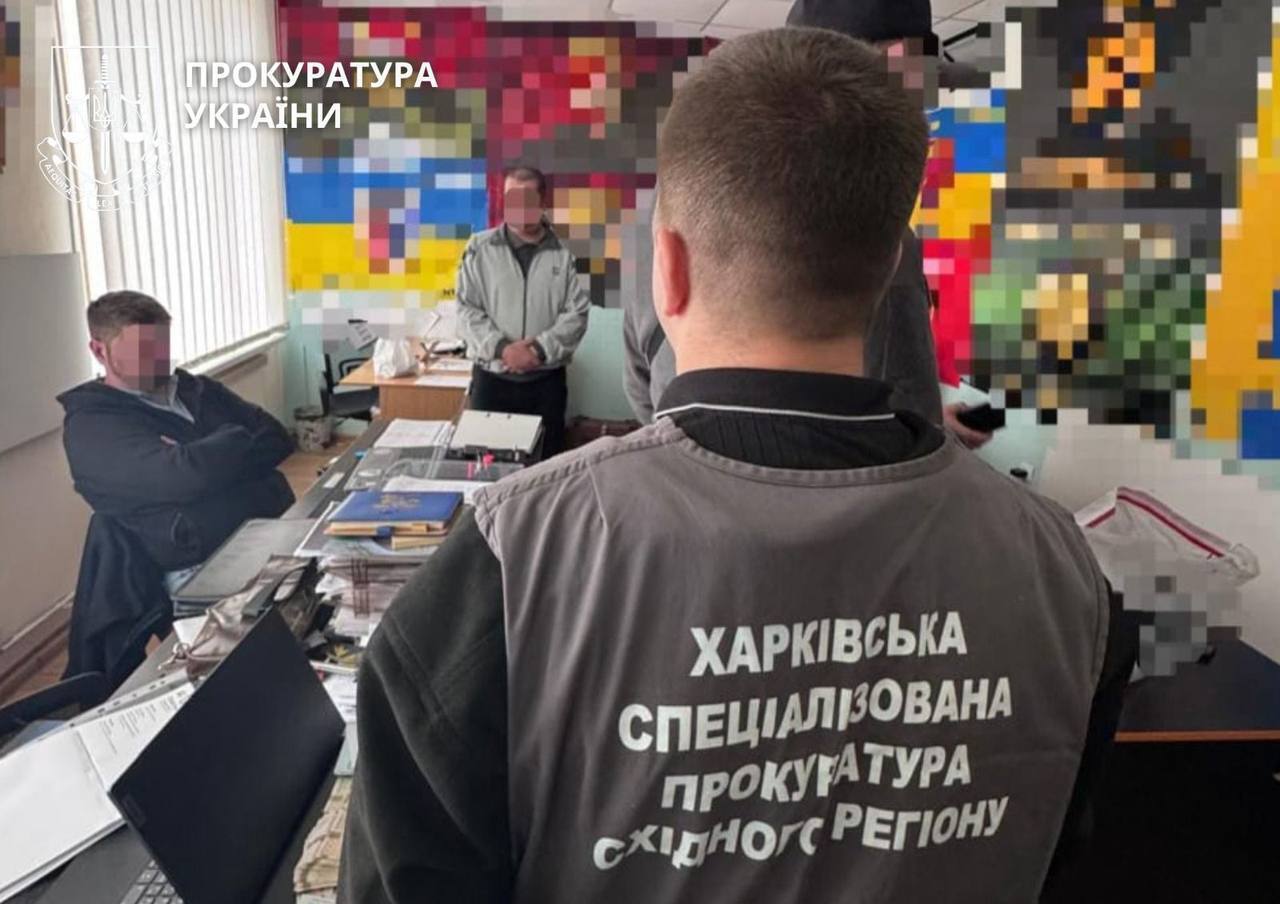 До 274 тысяч гривен взяток: чиновников армейского корпуса подозревают в поборах с военных