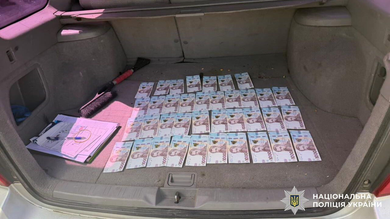 В Кировоградской области задержали лесничего на взятке за отгрузку древесины: ''тариф'' составлял 1000 грн с грузовика