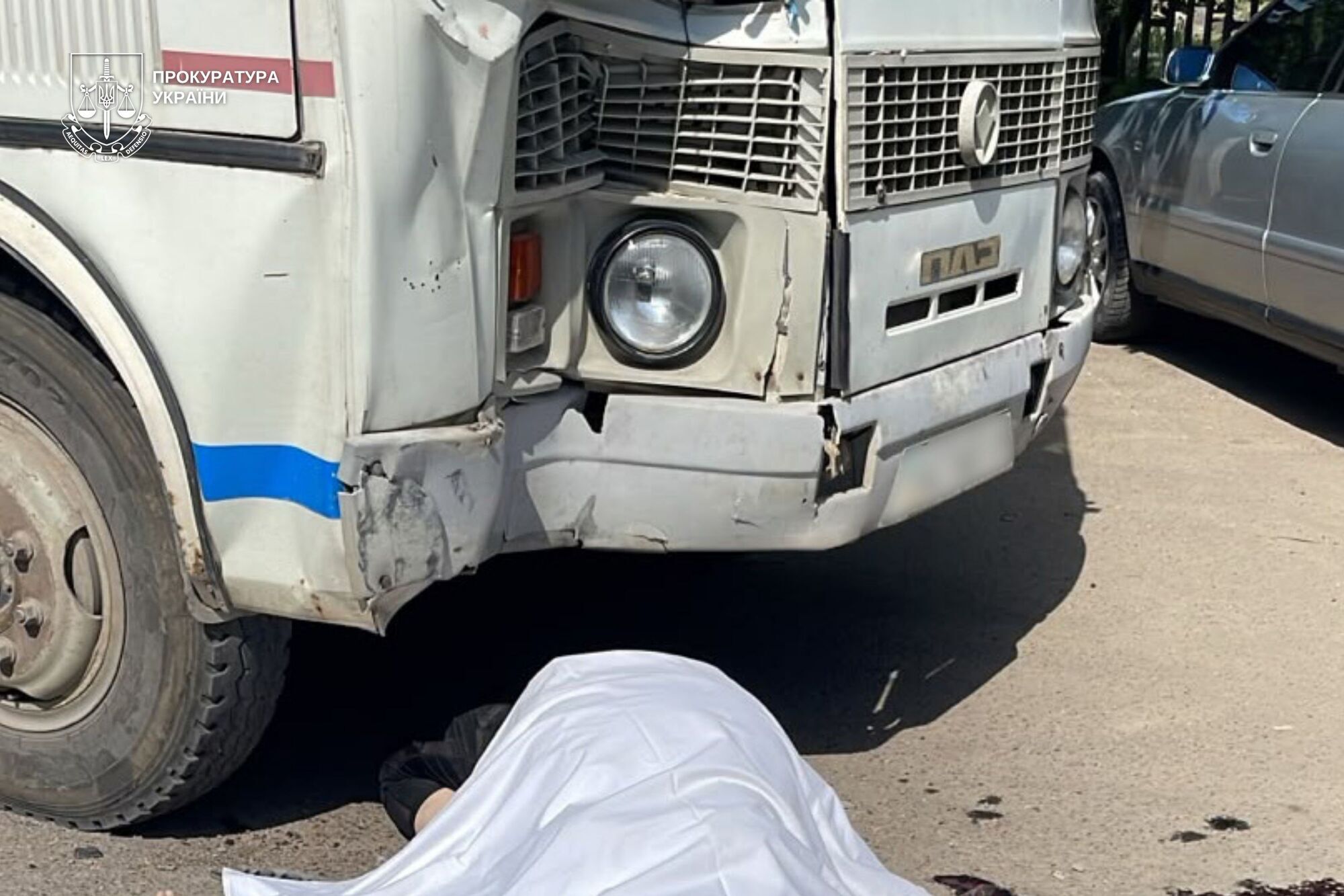 У Виноградові вантажівка в’їхала в людей біля автобуса: є загиблі та постраждалі