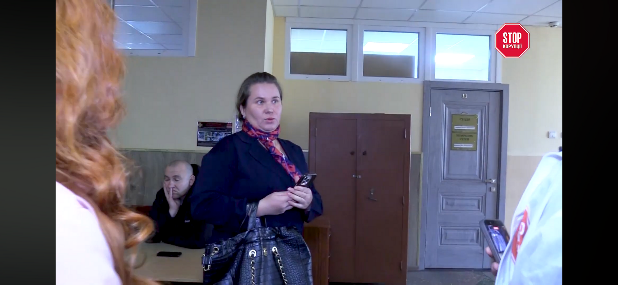 Подарки исчезли, участки перешли к отцу, отец оббрасывал журналистов яйцами: продолжение расследования об Оксане Ястреб