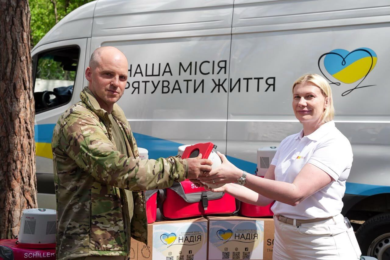 10 аппаратов Easy Pulse Schiller для фронта: БФ ''Надежда'' и Schiller AG усиливают медицинские подразделения