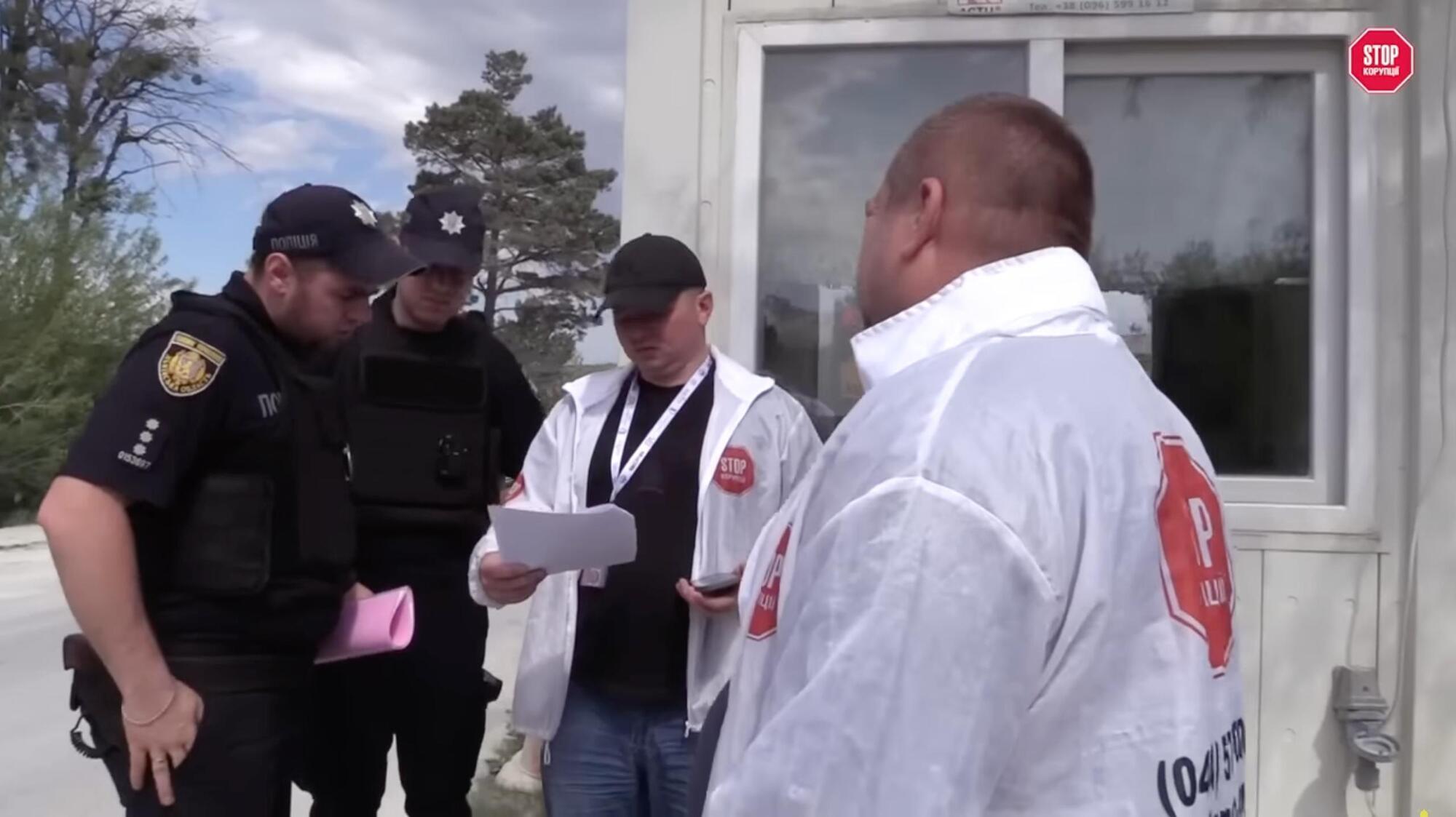 Полиция на карьере ''Агробудсервис'' в Тростянце после заявления журналистов о возможных нарушениях границ разработки