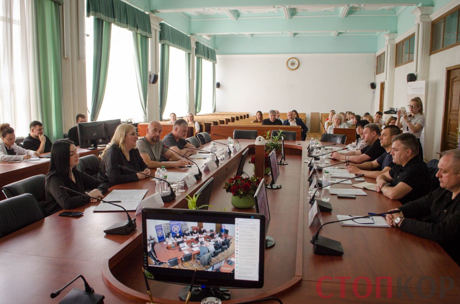 Докладчики и участники совещания