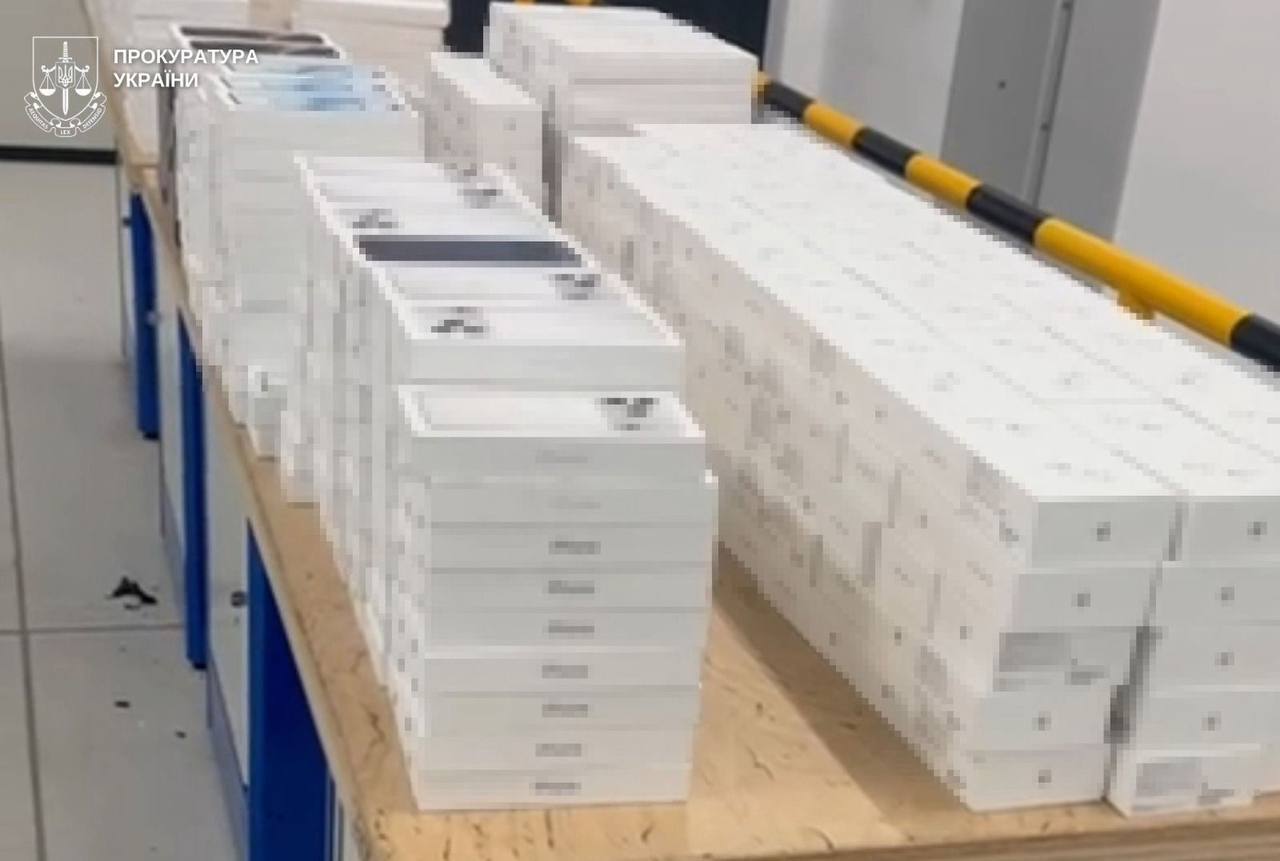 Под днищем авто — сотни гаджетов Apple: разоблачена контрабанда на Львовщине
