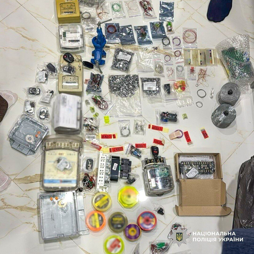 Нацполіція викрила схему втручання в роботу лічильників: збитків завдано операторам електро- та газових мереж