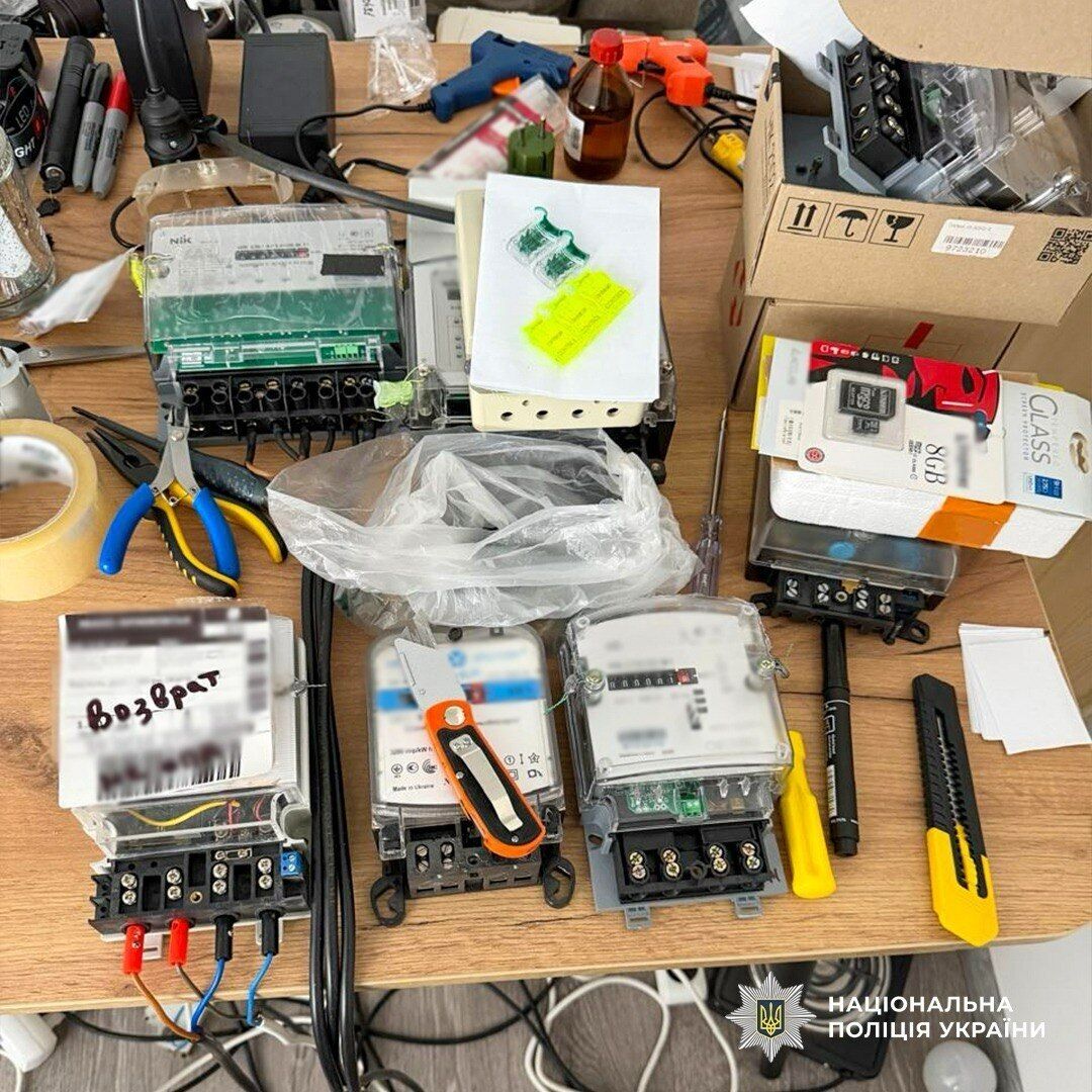 Нацполіція викрила схему втручання в роботу лічильників: збитків завдано операторам електро- та газових мереж