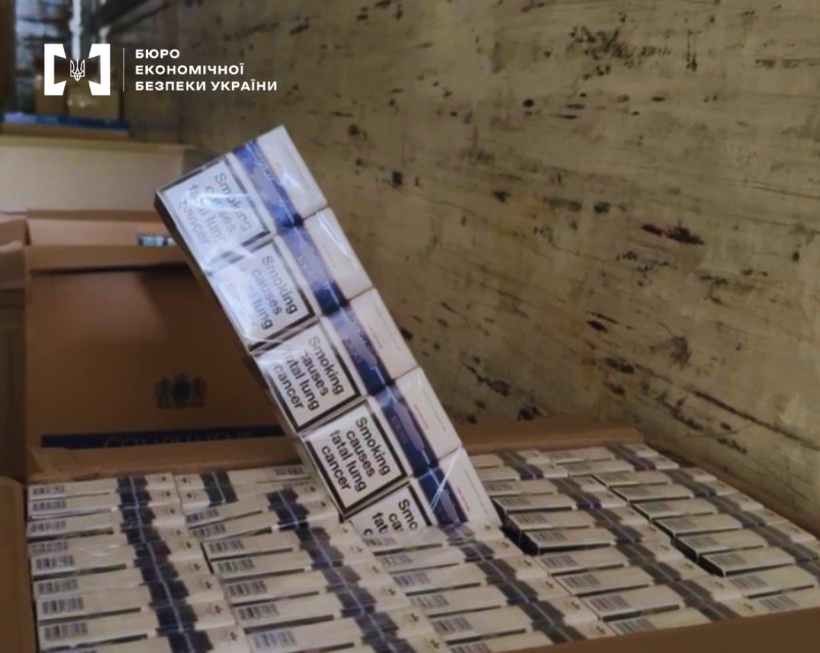 На Київщині детективи БЕБ заблокували схему незаконного продажу тютюнових виробів
