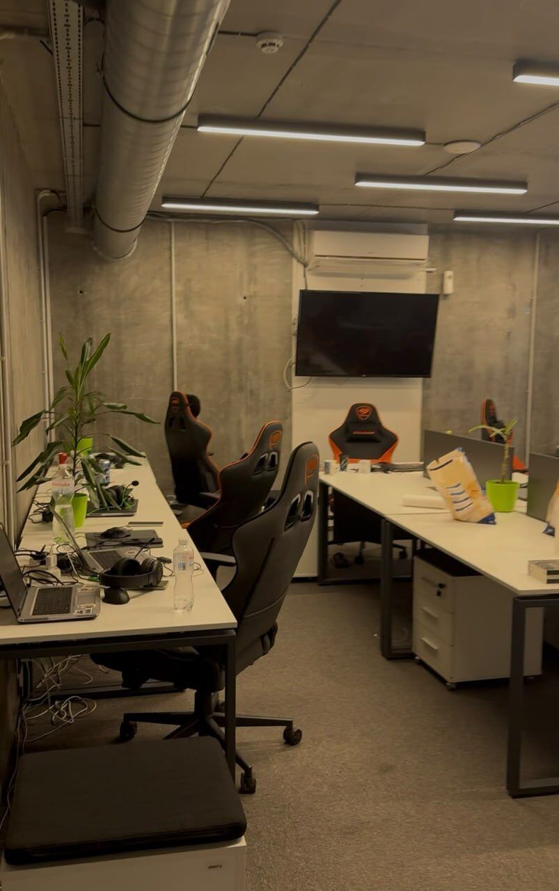 В БЦ ''Параллель'' разоблачили двухэтажный мошеннический колл-центр
