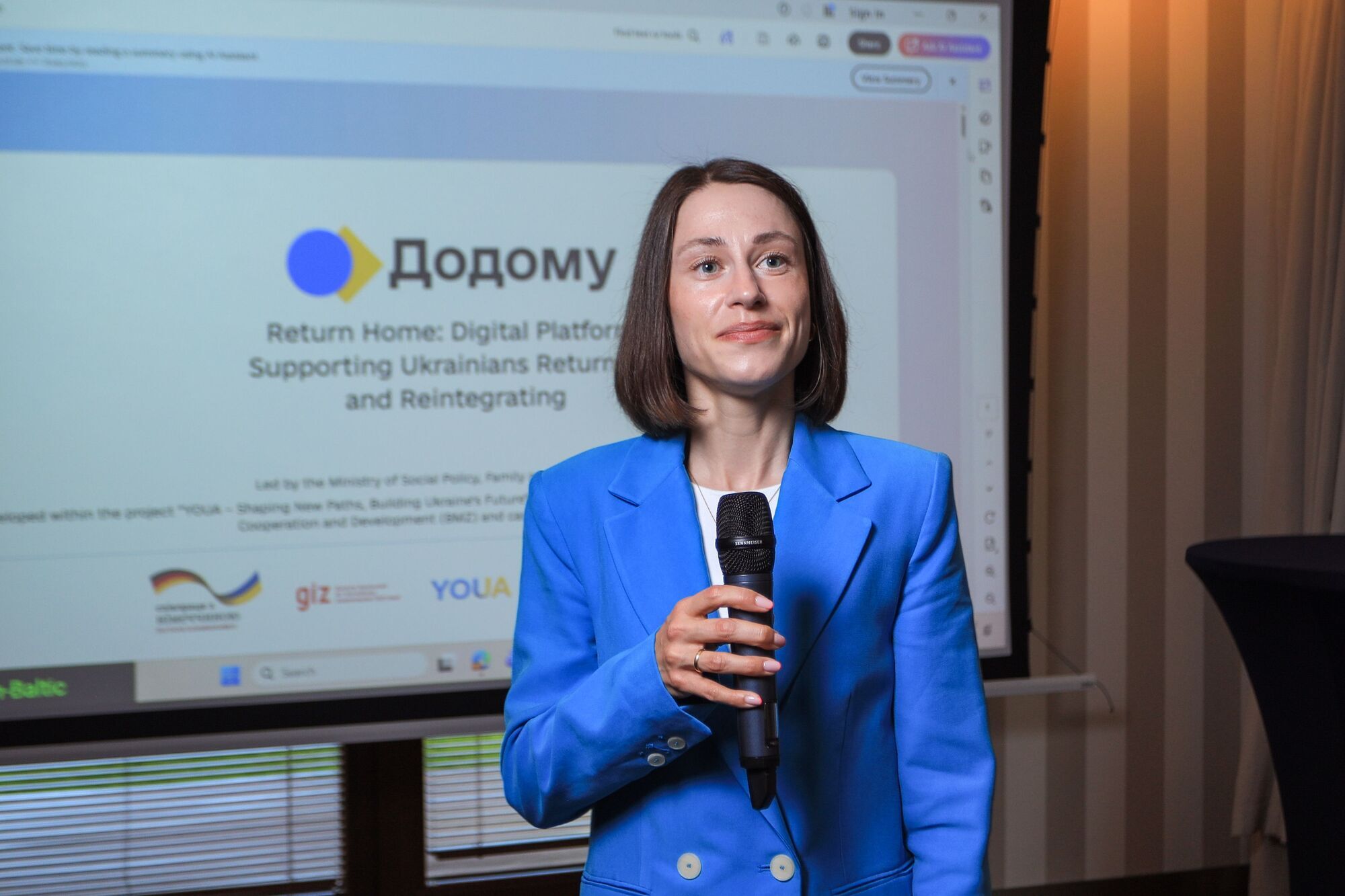 Для українців за кордоном запустили платформу ''Додому''