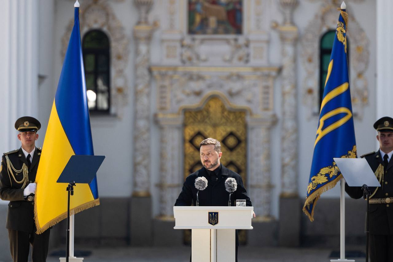 Украина отмечает 30-летие Конституции: история праздника и поздравления