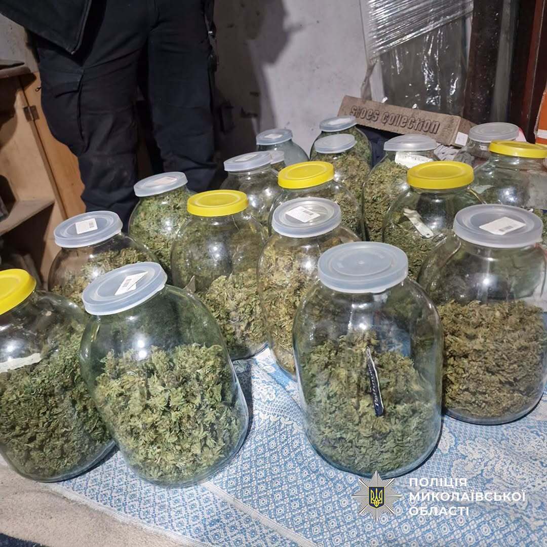 Мотоциклом доставляв наркотики: поліція затримала жителя Миколаєва за збут канабісу