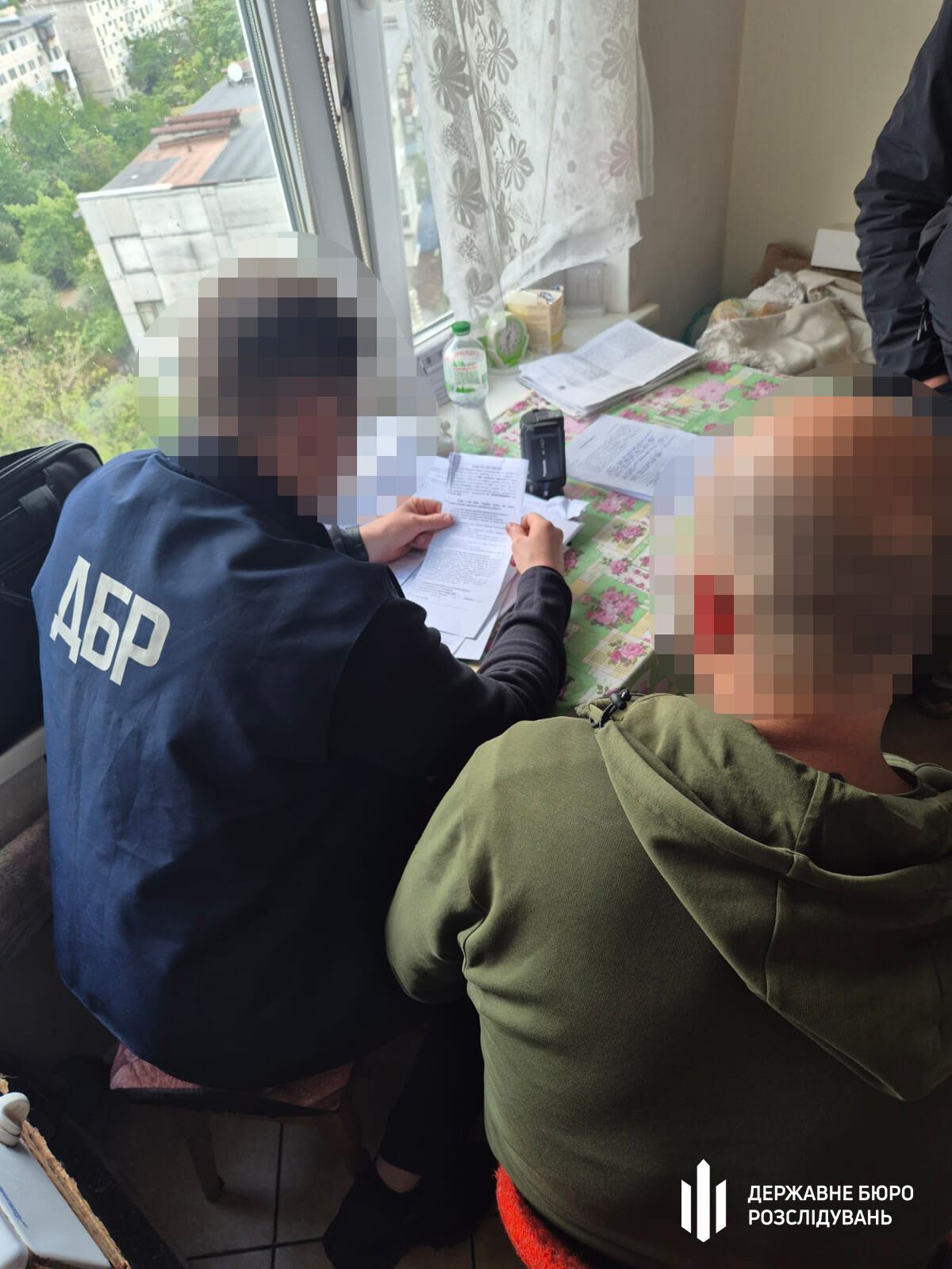 Полицейский, экс-военный и двое гражданских организовали канал нелегального выезда, – ГБР (видео)