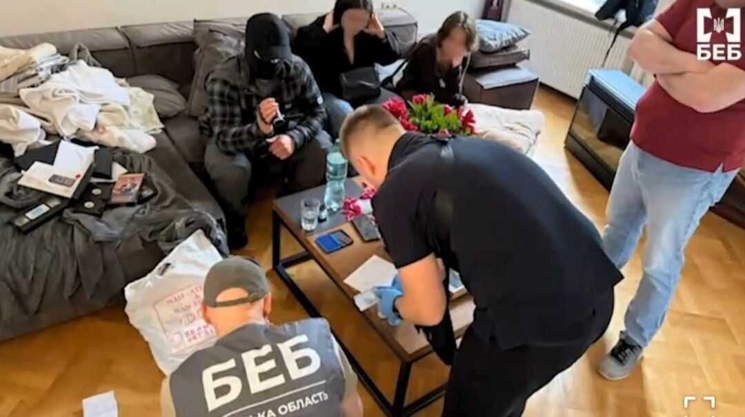 Масштабне підпілля: в Україні БЕБ ліквідувало виробництво фальшивих документів