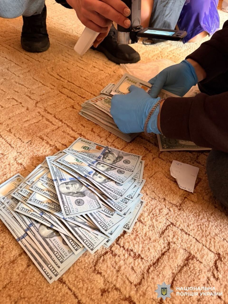 Фиктивный брак за 50 тысяч евро: в Киевской области женщину подозревают в схеме для выезда мужчин за границу