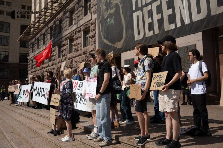 В Киеве протестовали против повышения стоимости проезда: под КГГА потребовали отменить новые тарифы