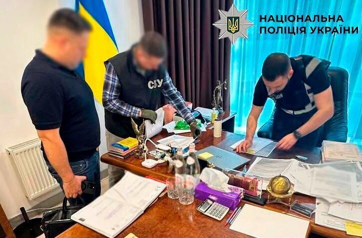 У Києві адвоката затримали на хабарі у $30 тисяч: обіцяв ''домовитися'' із суддею