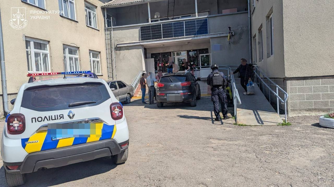 Эксплуатация людей с психическими расстройствами: директор интерната в Тернопольской области получил подозрение в торговле людьми