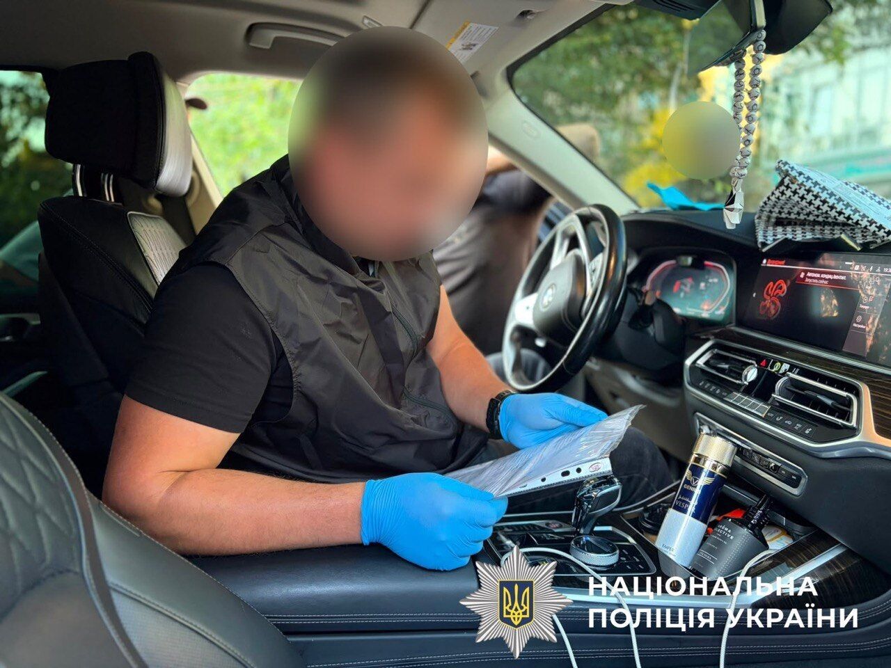 Избили и ограбили волонтера: полиция задержала банду вымогателей на Днепропетровщине