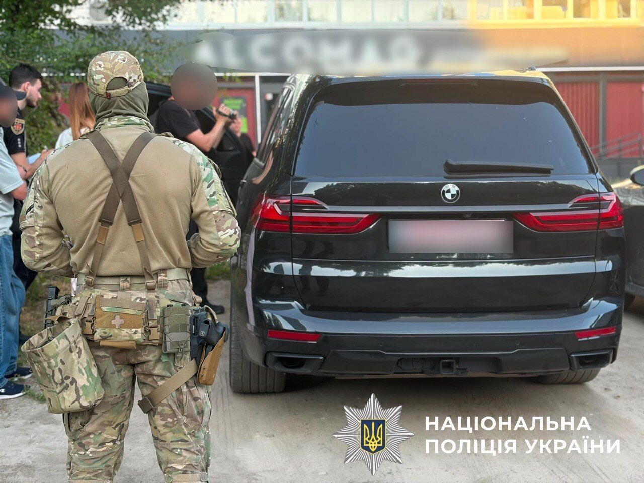 Избили и ограбили волонтера: полиция задержала банду вымогателей на Днепропетровщине