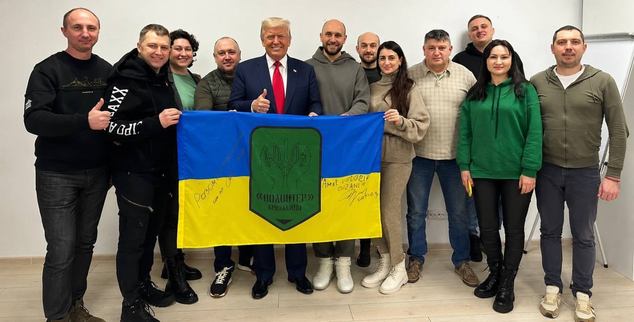 СтопКор ''принял в команду'' Трампа: антикоррупционное медиа запустило флешмоб мемов