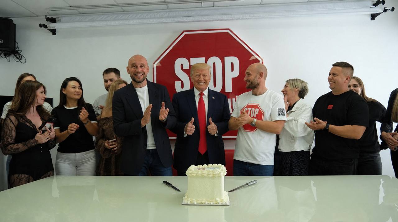 СтопКор ''принял в команду'' Трампа: антикоррупционное медиа запустило флешмоб мемов