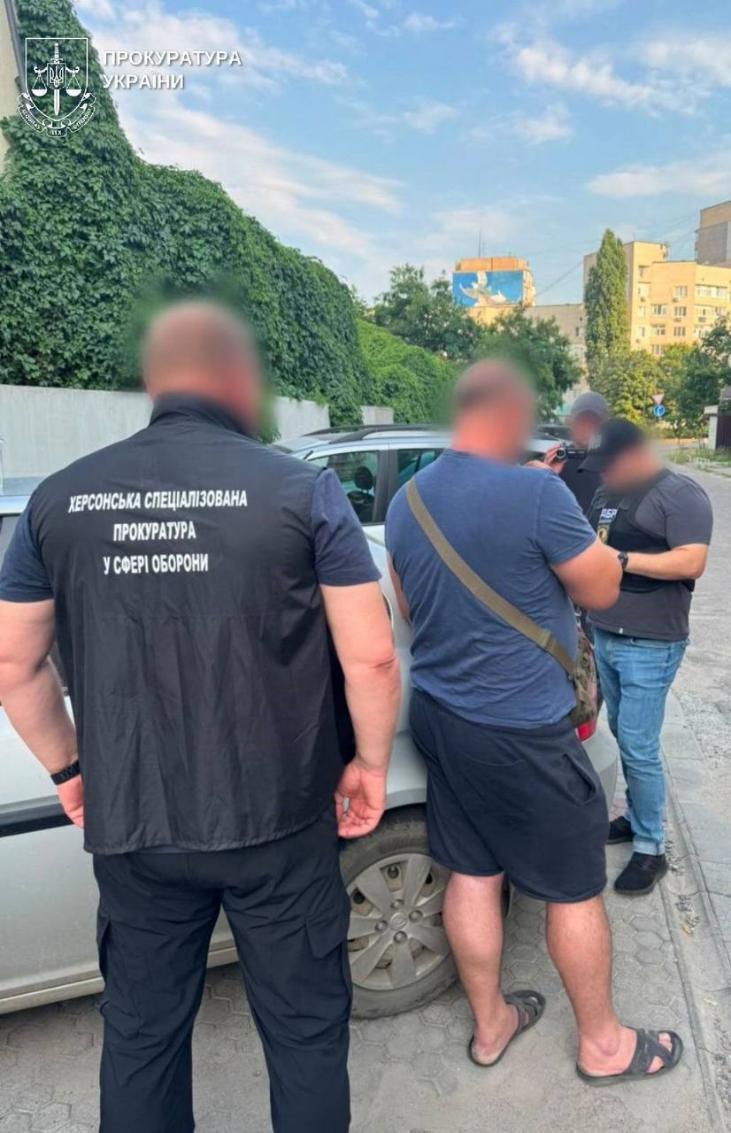 Обещали ''решить вопрос'' с ВЛК за $7000: в Херсонской области сообщили о подозрении двум военным