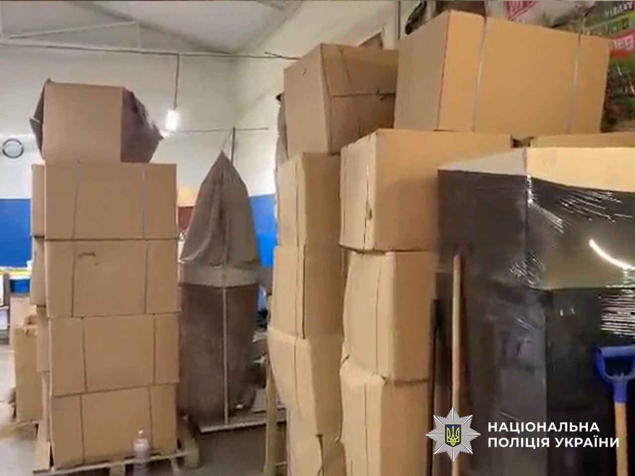 На Львівщині та Харківщині працювали підпільні тютюнові фабрики: вилучено майна на 60 млн грн