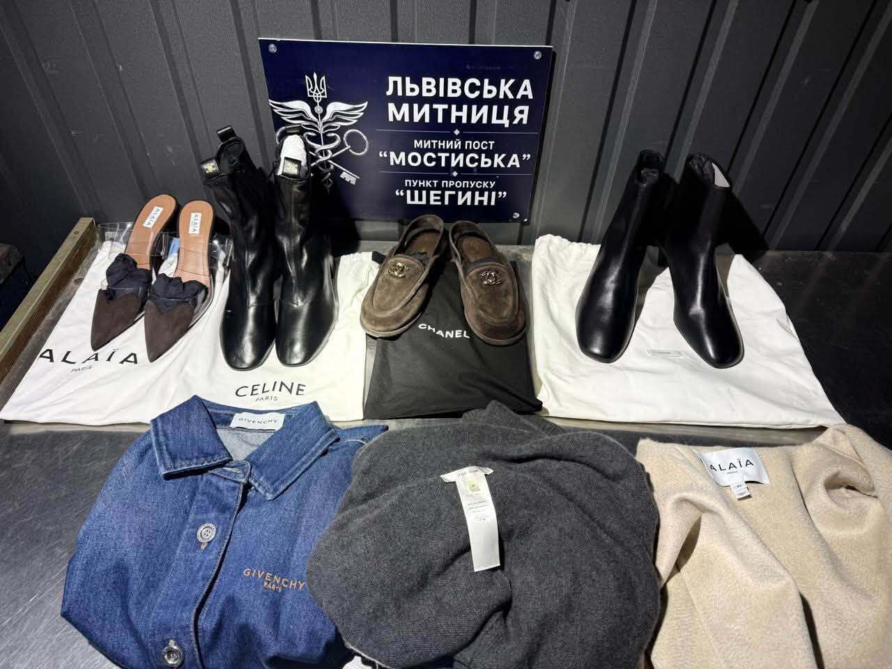 Італійський бренд-шопінг не доїхав до Києва: на кордоні вилучили одяг і взуття на 2 млн гривень