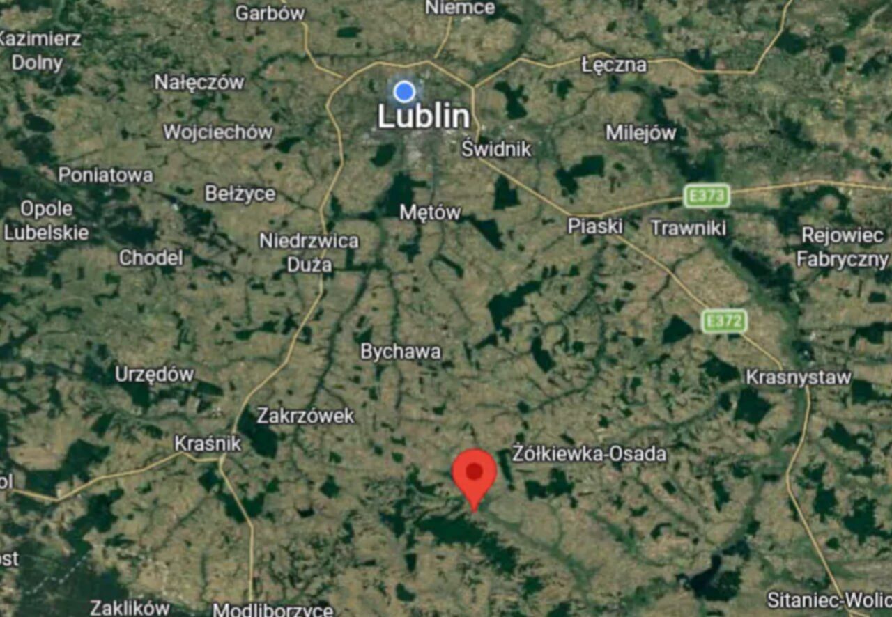 Под Люблином прогремел взрыв во время атаки рф на Украину: в поле обнаружили неизвестный объект